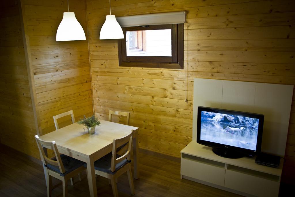 Apartamentos El Bosquet Сант-Кугат-дель-Вальес Экстерьер фото